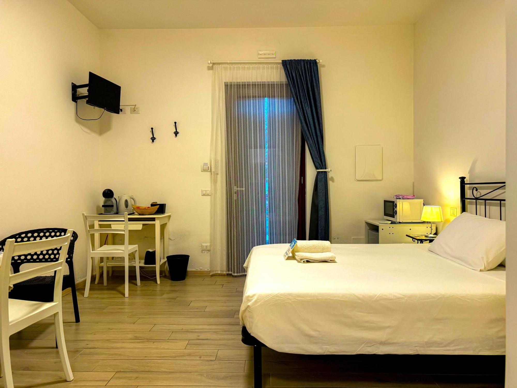 Sg Rooms - Casa Laura เปสเคียรา เดล การ์ดา ภายนอก รูปภาพ
